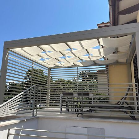 Appartamento In Villa A Tirrenia, Eleganza E Comfort A Pochi Passi Dal Mare Пиза Екстериор снимка